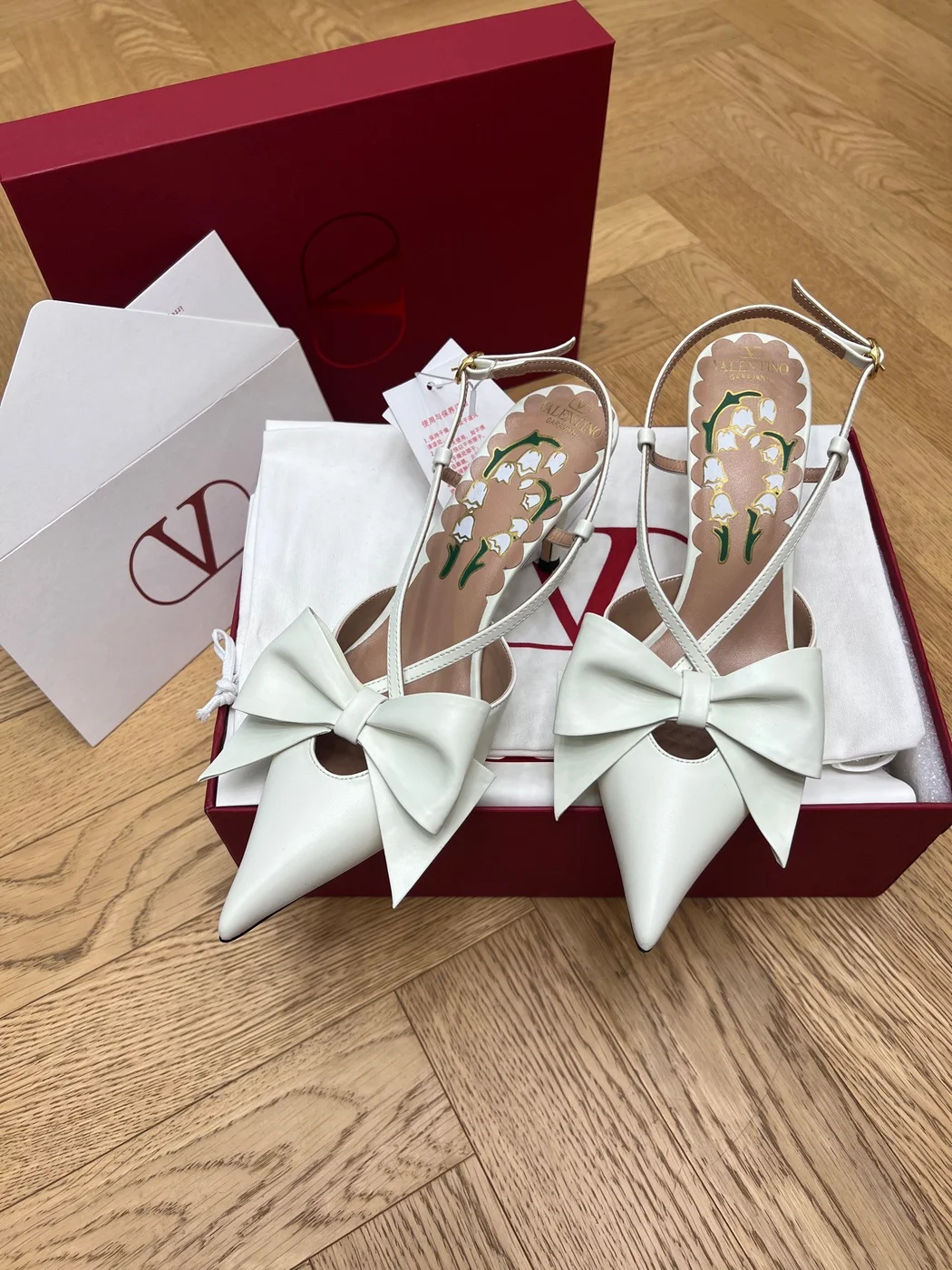 Valentino Women White Leather Bow Accent Pumps product view 1