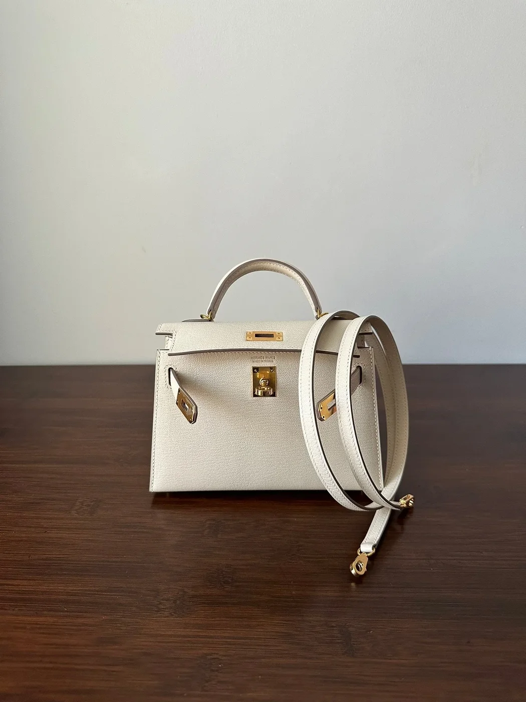 Hermès Kelly Mini 20 White Chevre Gold Hardware Bag product view 3