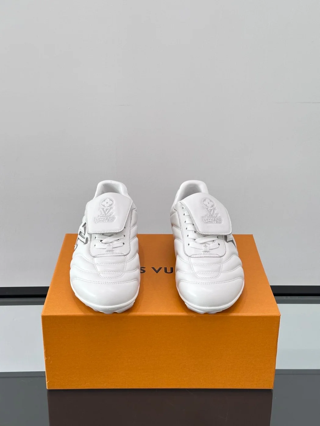 Louis Vuitton Men White Sneakers — Outlined LV Side Detail product view 2