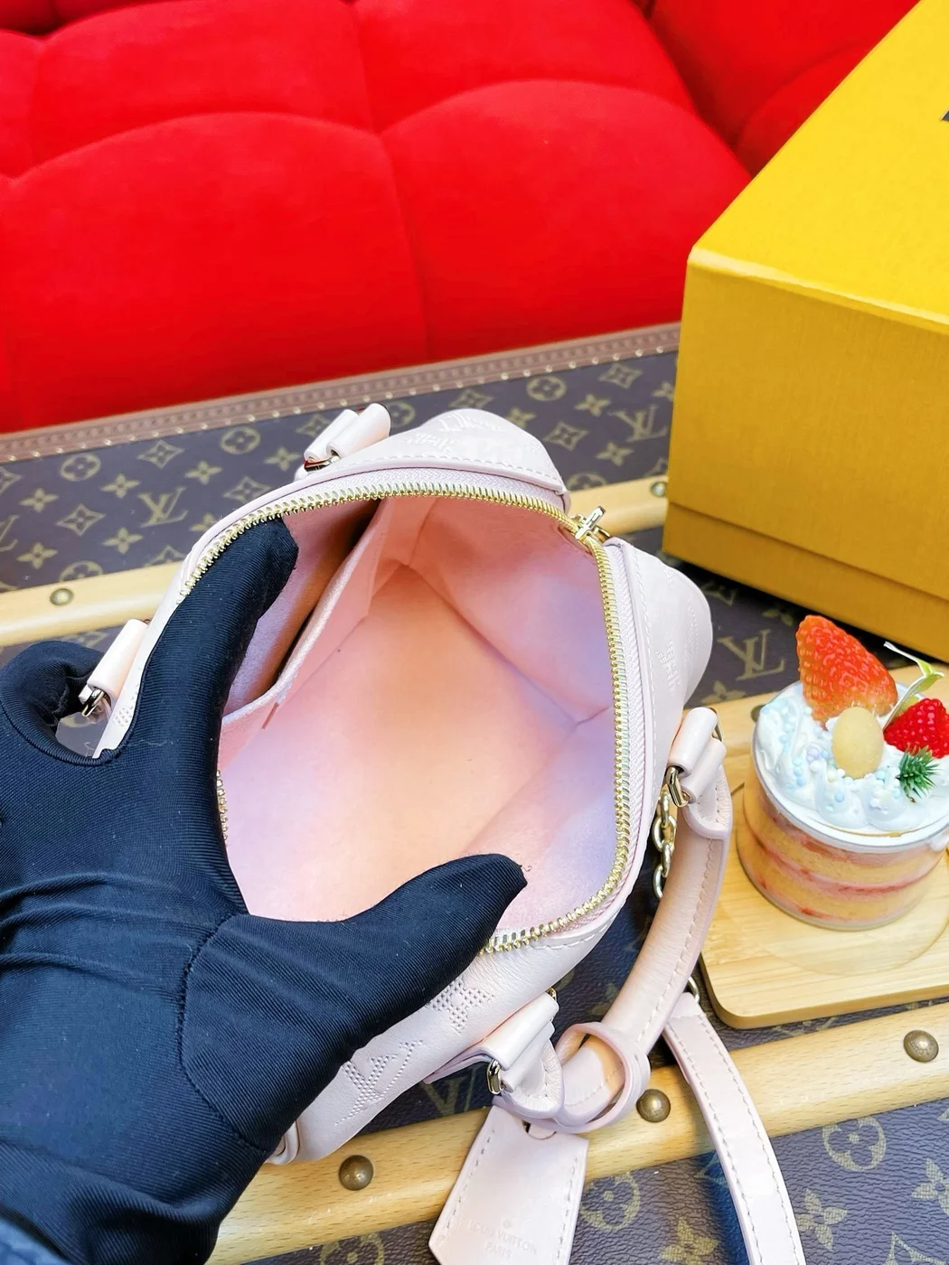 Louis Vuitton Speedy 20 in pink Monogram Empreinte Bag product view 4