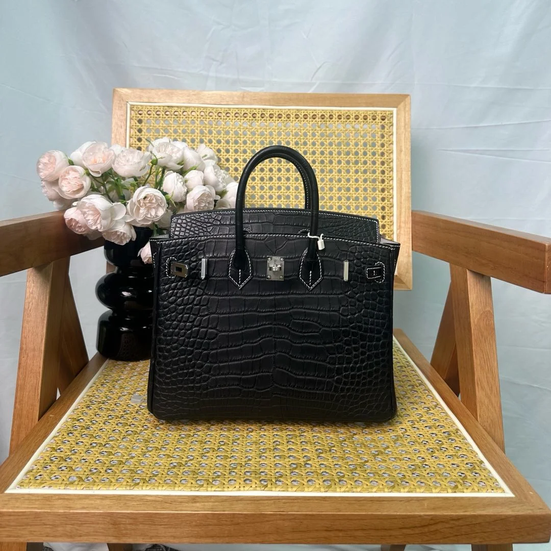 Hermès Birkin 25 cm Black Crocodile Leather Silver Hardware Bag product view 1