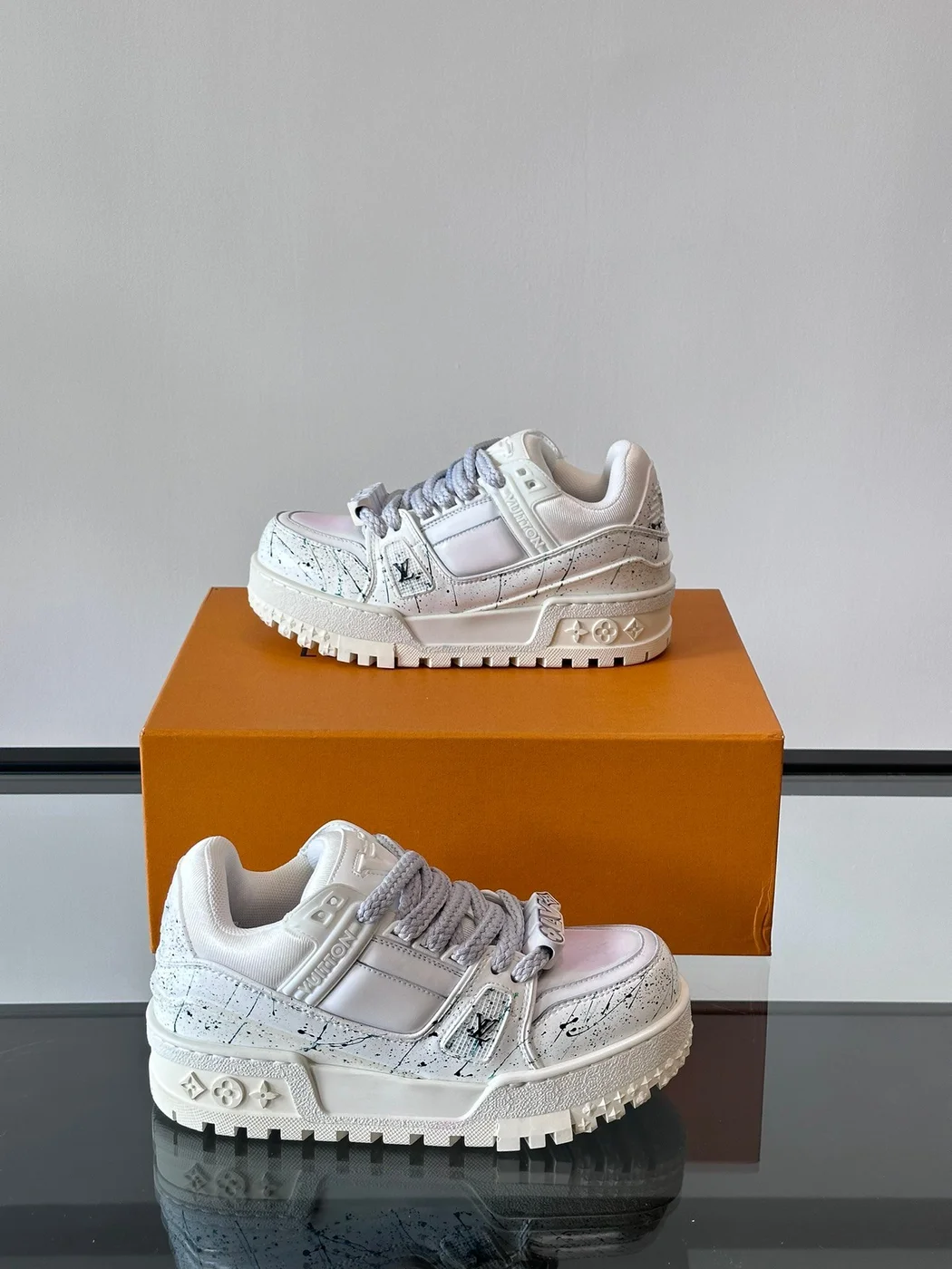 Louis Vuitton Men White Leather Sneakers With Black Splatter product view 4