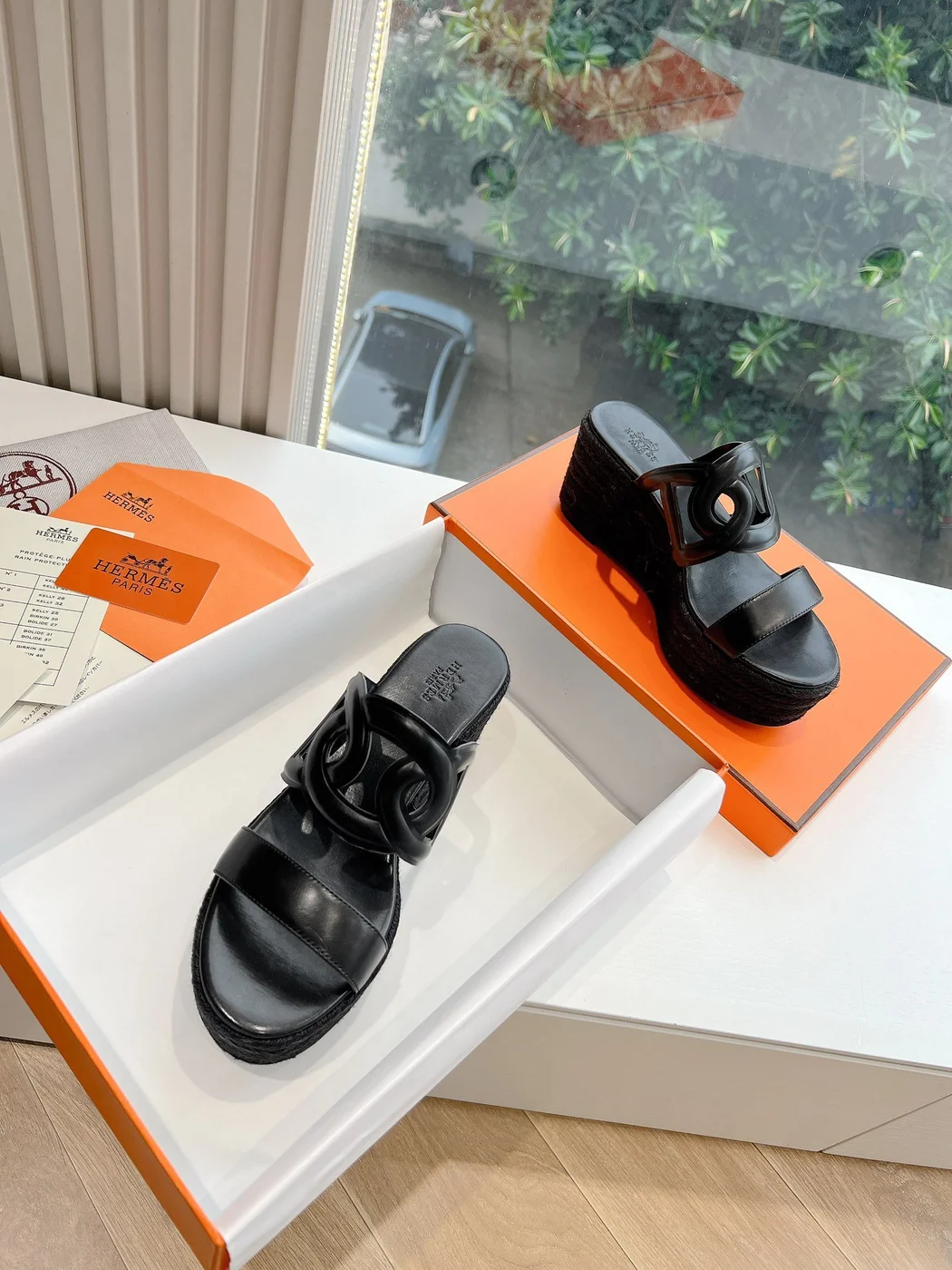 Hermès Women Black Leather Slip-On Sandals product view 4