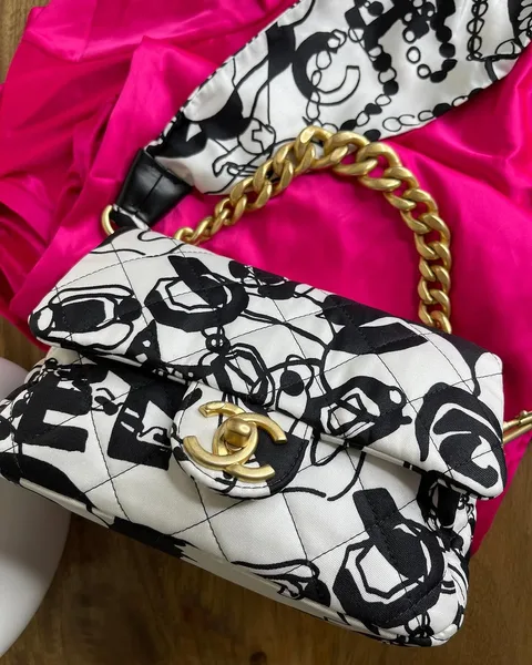 Chanel New Coco Beach 2025 White Bag product view 3
