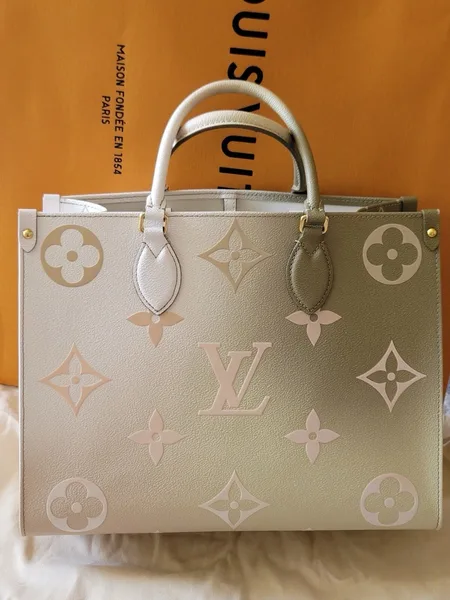 Louis Vuitton OnTheGo MM tote bag from the “Spring in the City” collection product photo