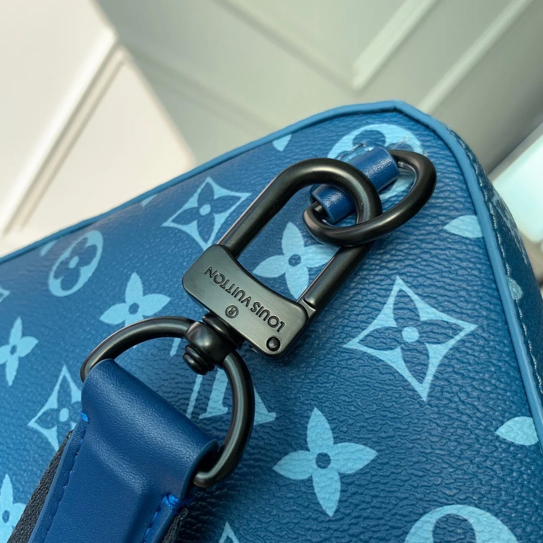 Louis Vuitton avenue bag in Atlantic Blue product view 3
