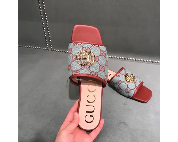 Gucci GG Matelassé canvas flat sandals product view 4