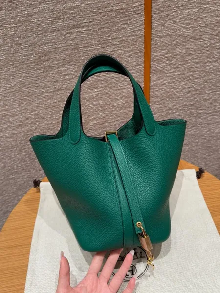 Hermès Togo leather green with gold hardware 18 cm Bag product photo
