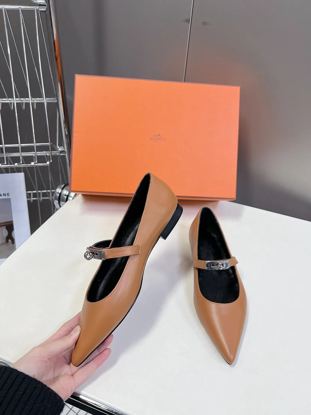 Hermès Women Tan Leather Pointed Toe Flats product view 5