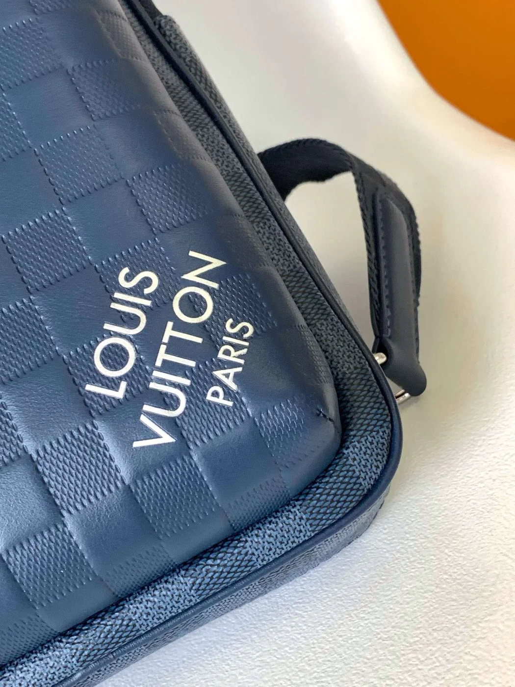 Louis Vuitton Avenue Men’s Handbag Checkerboard Pattern 20x31x7cm product view 5