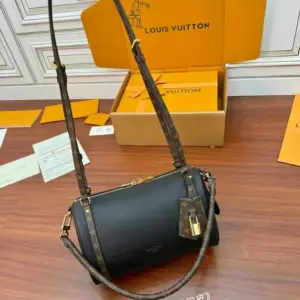 Louis Vuitton express PM Black Bag product photo
