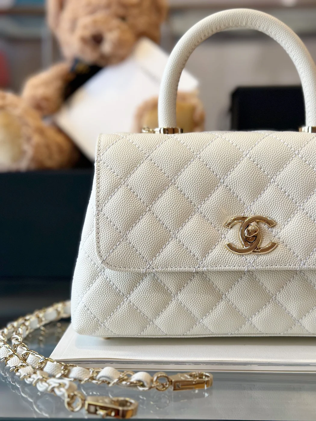 Chanel Coco Handbag Lizard Skin White With Lock Gold 23 cm product view 2