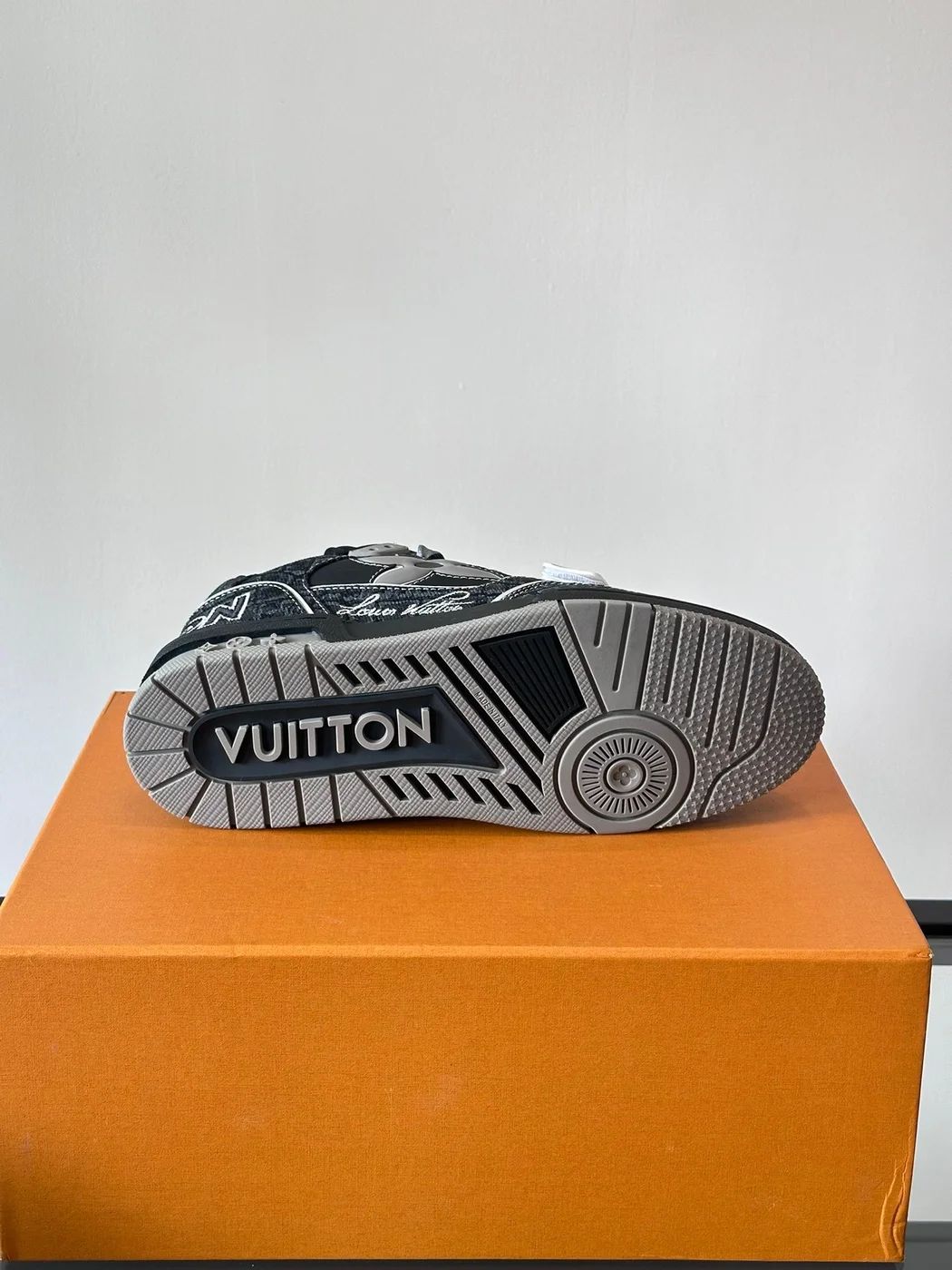Louis Vuitton Men Black Fabric Leather Sneakers product view 6