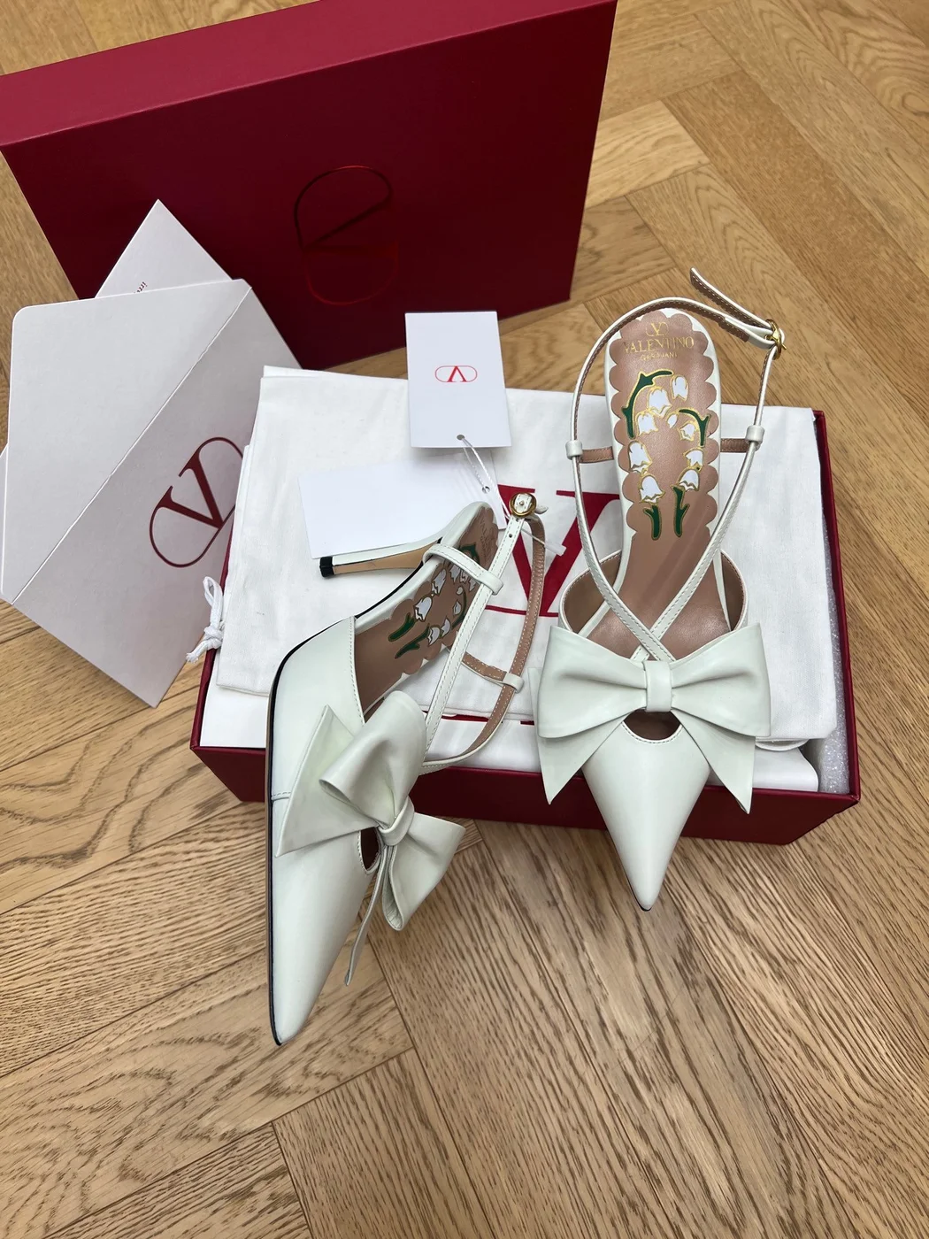 Valentino Women White Leather Bow Accent Pumps product view 5