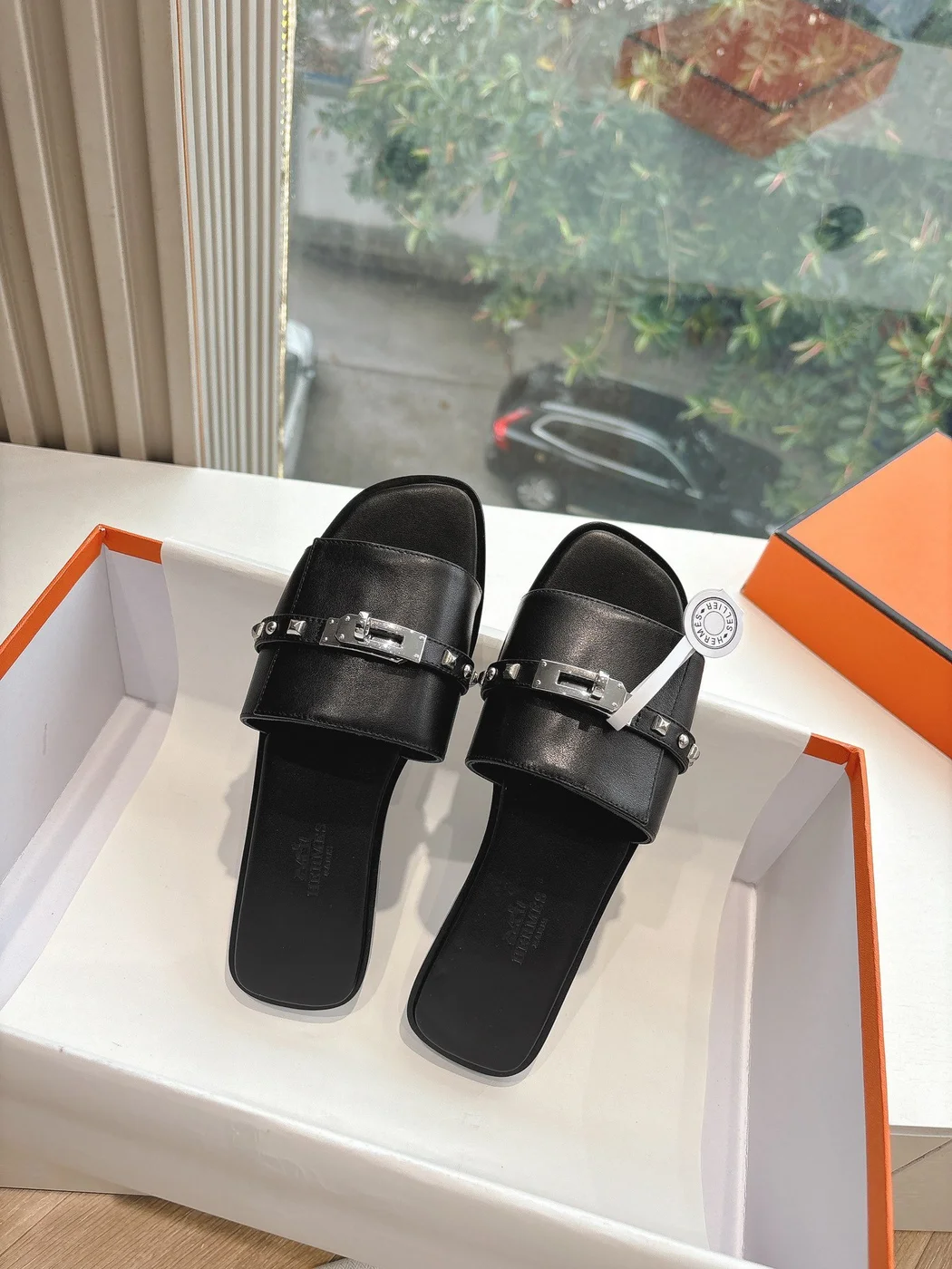 Hermès Women Black Leather Slide Sandals product view 5