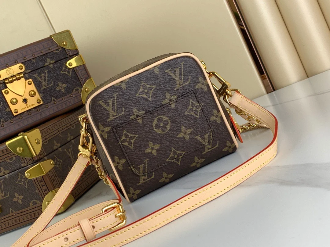 Louis Vuitton Monogram Pattern Handbag 14x13x11cm product view 3