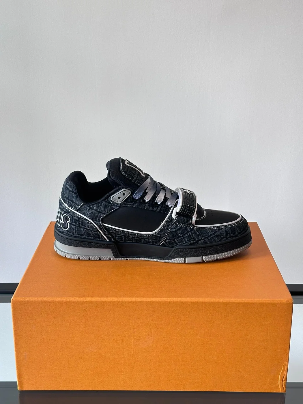 Louis Vuitton Men Black Fabric Leather Sneakers product view 4
