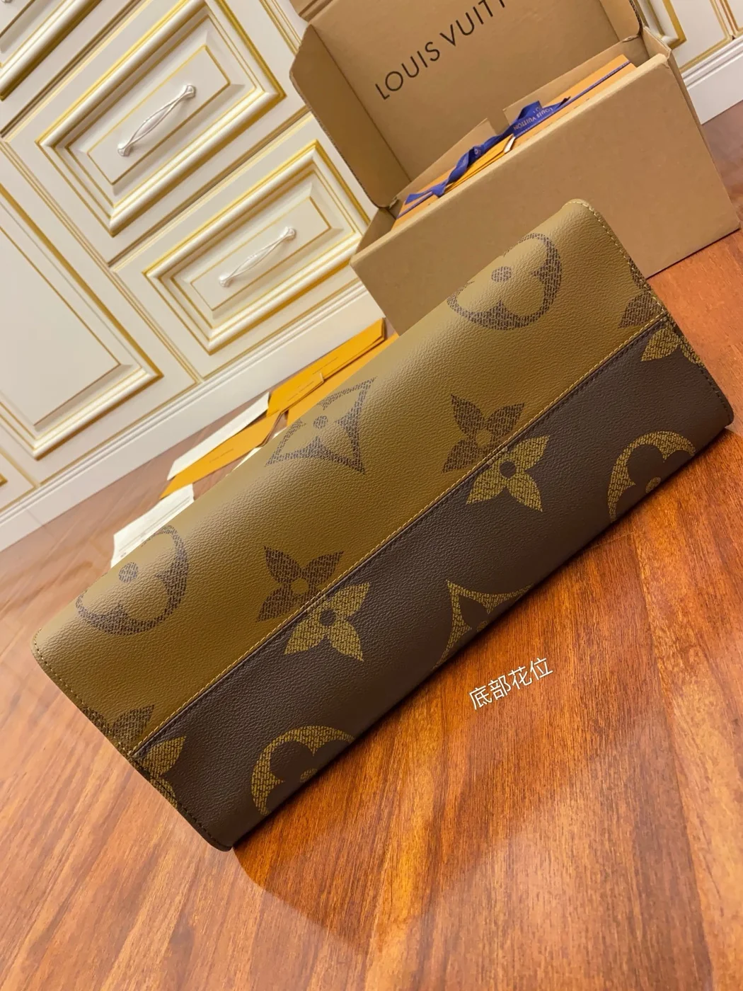 Louis Vuitton OnTheGo GM Monogram Giant Reverse canvas Bag product view 4