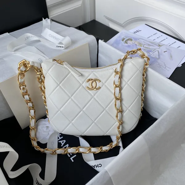 Chanel 22K Hobo Bag Logo Chain Lambskin product photo