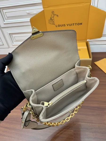 Louis Vuitton Pochette Métis East West Tourterelle Bag product view 3