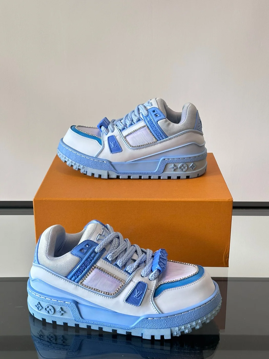 Louis Vuitton Men Light Blue Leather And Fabric Sneakers product view 4