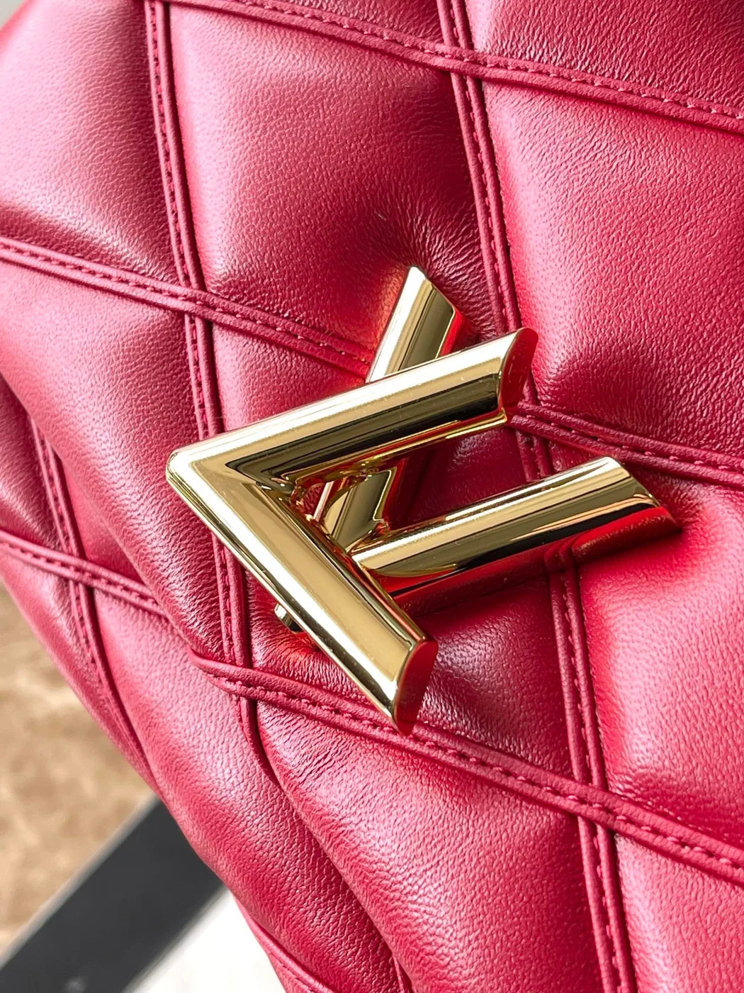 Louis Vuitton Twist Woman’s Red Handbags Smooth Leather 23 cm product view 3