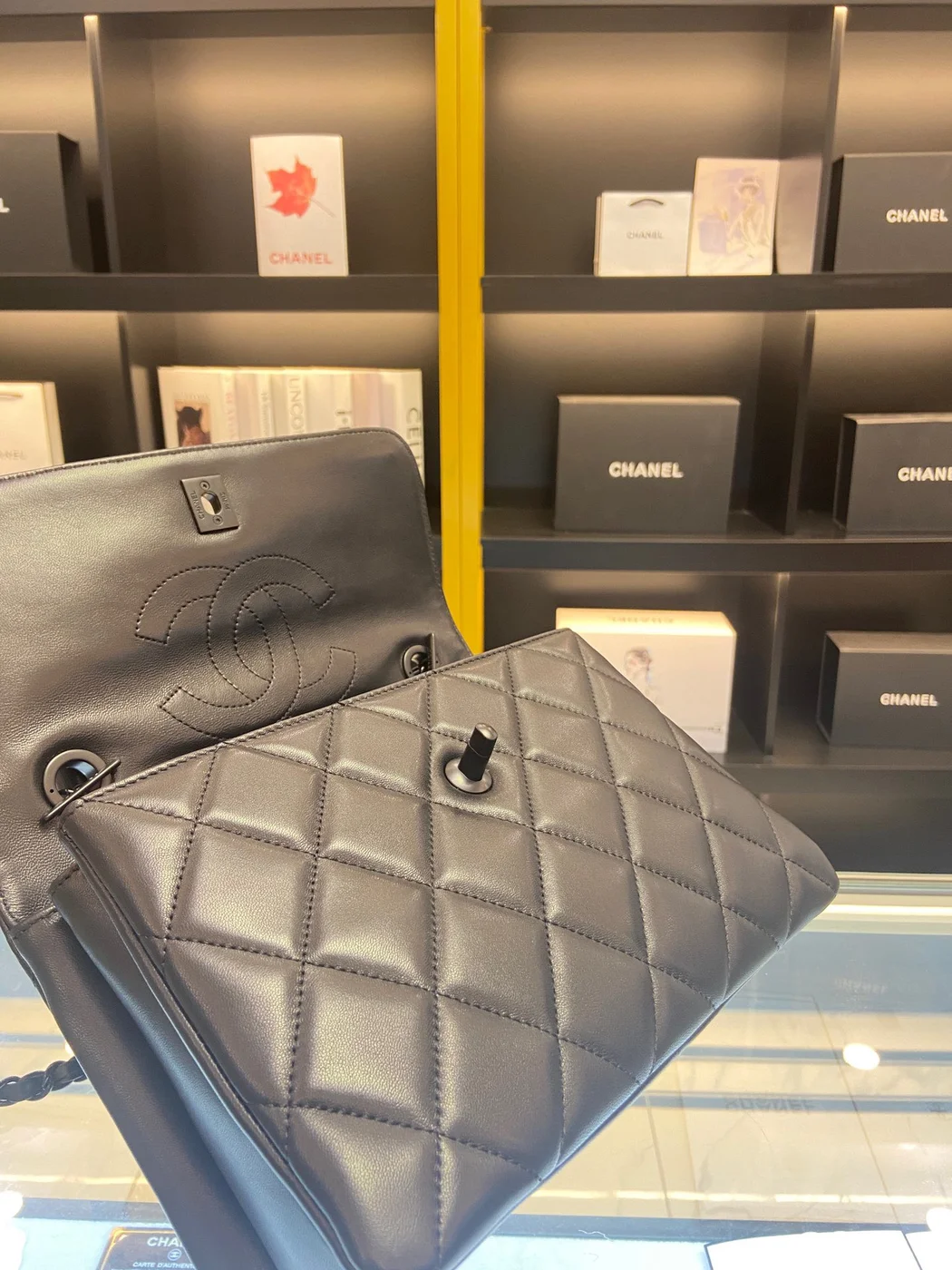 Chanel Trendy Brown Leather Handbags 25 cm product view 3