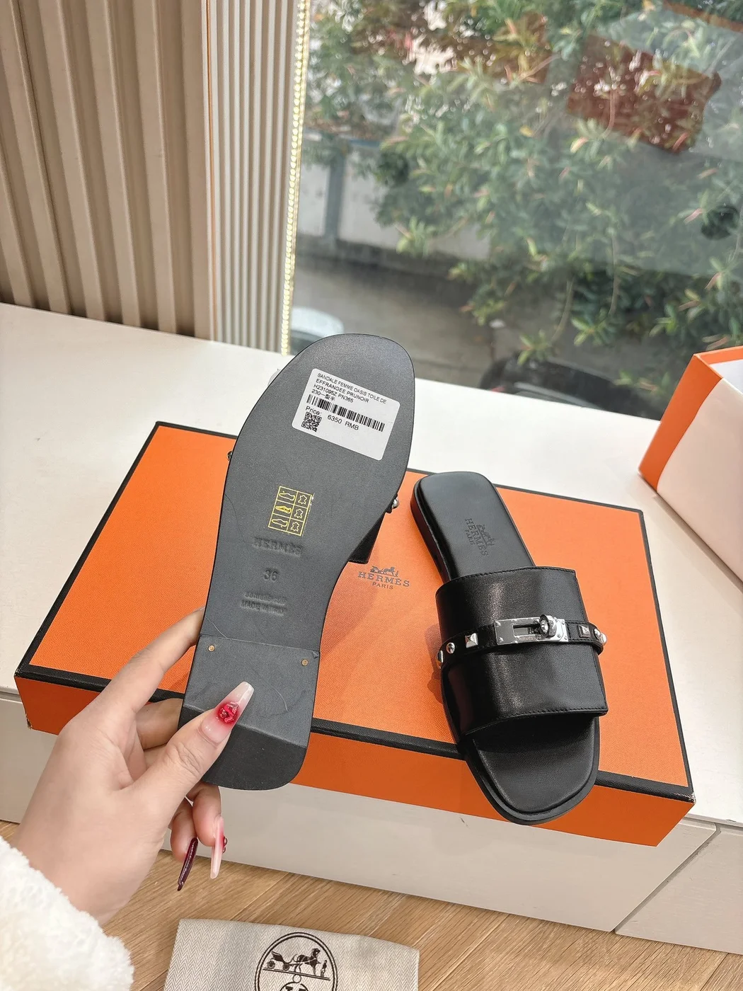 Hermès Women Black Leather Slide Sandals product view 2