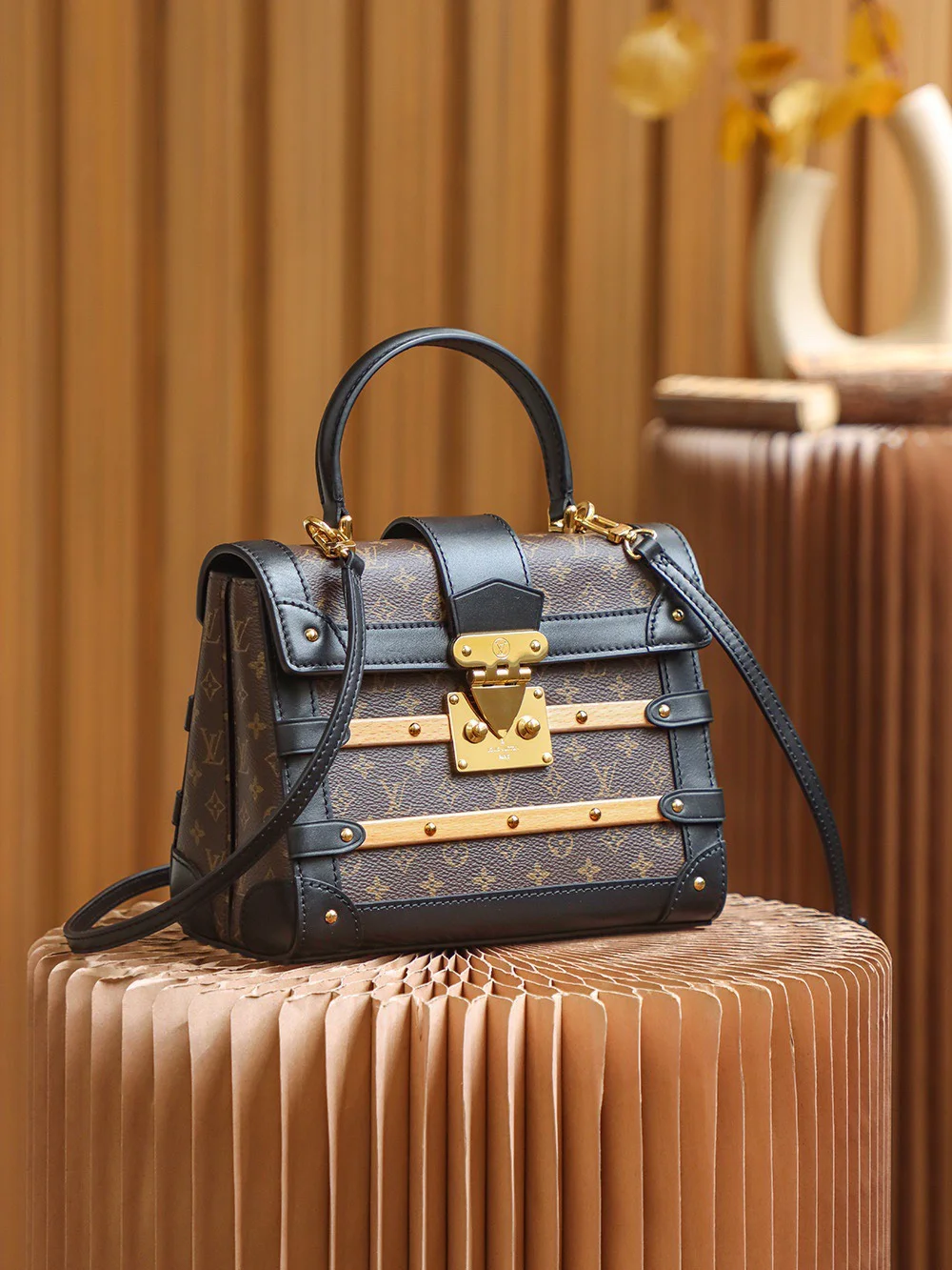 Louis Vuitton Monogram Trianon PM Top-Handle Bag Handbags 21x18x11cm product view 2