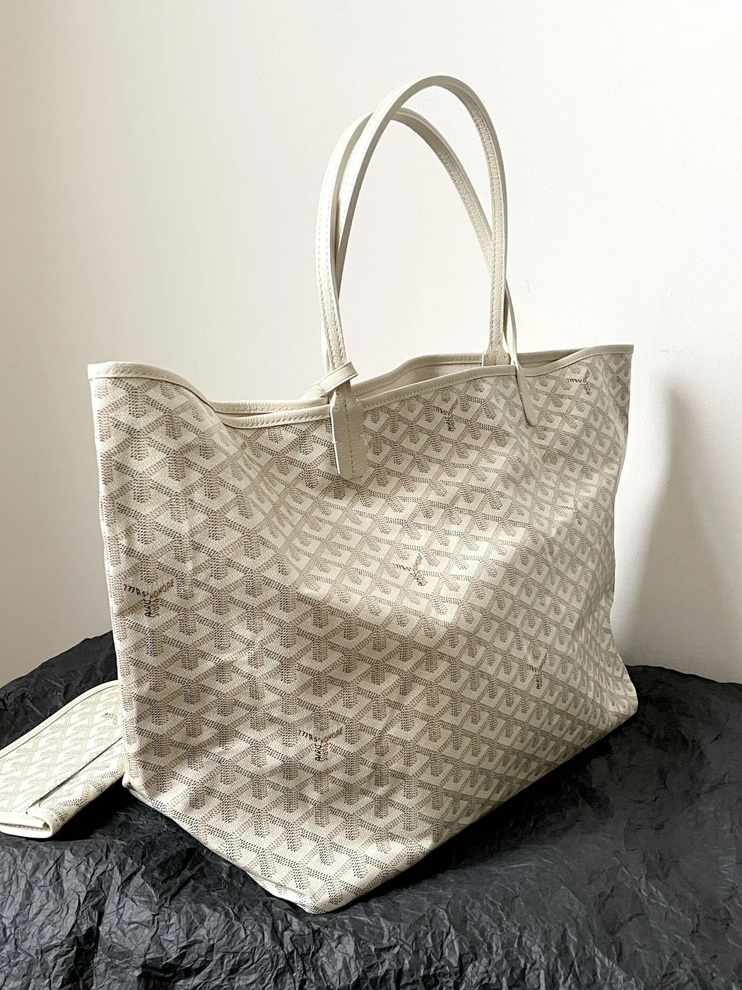Goyard Goyardine Saint Louis Claire Voie GM White Yellow Bag product view 2