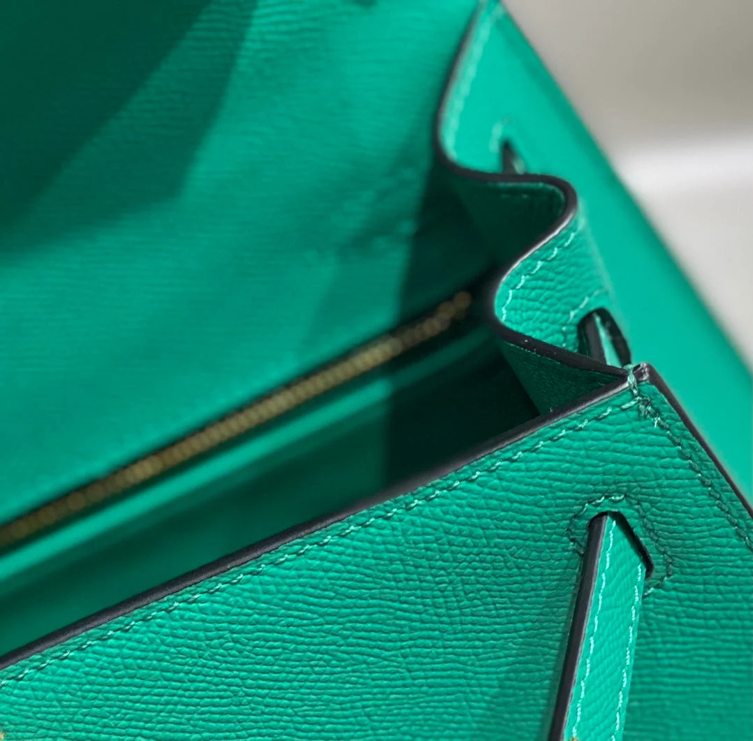 Hermès Kelly 28 cm In Vert Vertigo Epsom Calfskin Gold Hardware Bag product view 6