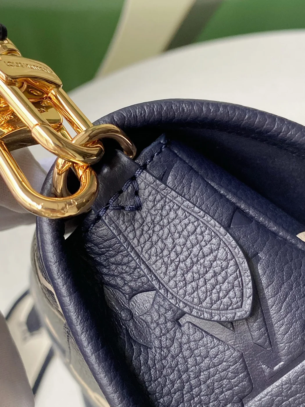 Louis Vuitton Diane Handbags Embossed Pattern 23x16x8.5 cm product view 3