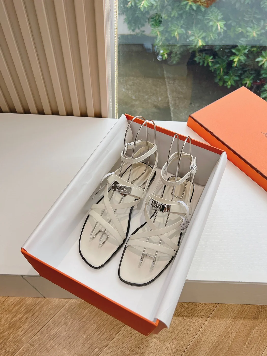 Hermès Women White Leather Strappy Sandals product view 3