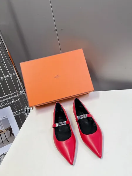 Hermès Women Red Leather Pointed Toe Flats product photo