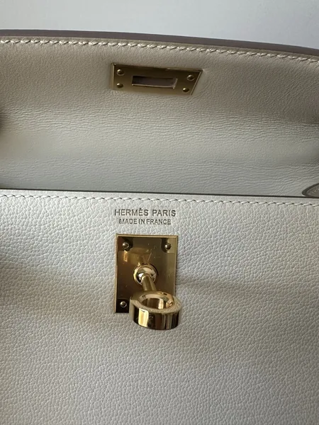 Hermès Kelly Mini 20 White Chevre Gold Hardware Bag product view 7