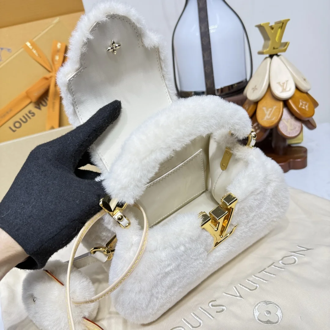 Louis Vuitton Capusnow Capucines handbag product view 6