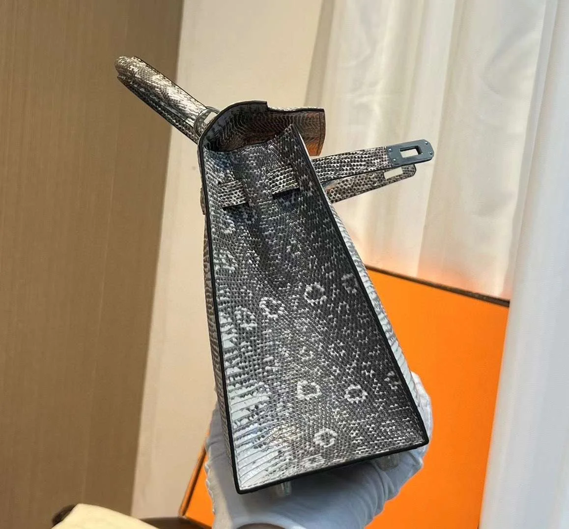 Hermès Kelly 25 Lizard Leather Bag product view 4