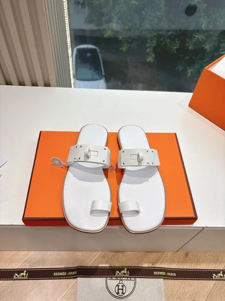 Hermès Women White Leather Flat Sandals product photo
