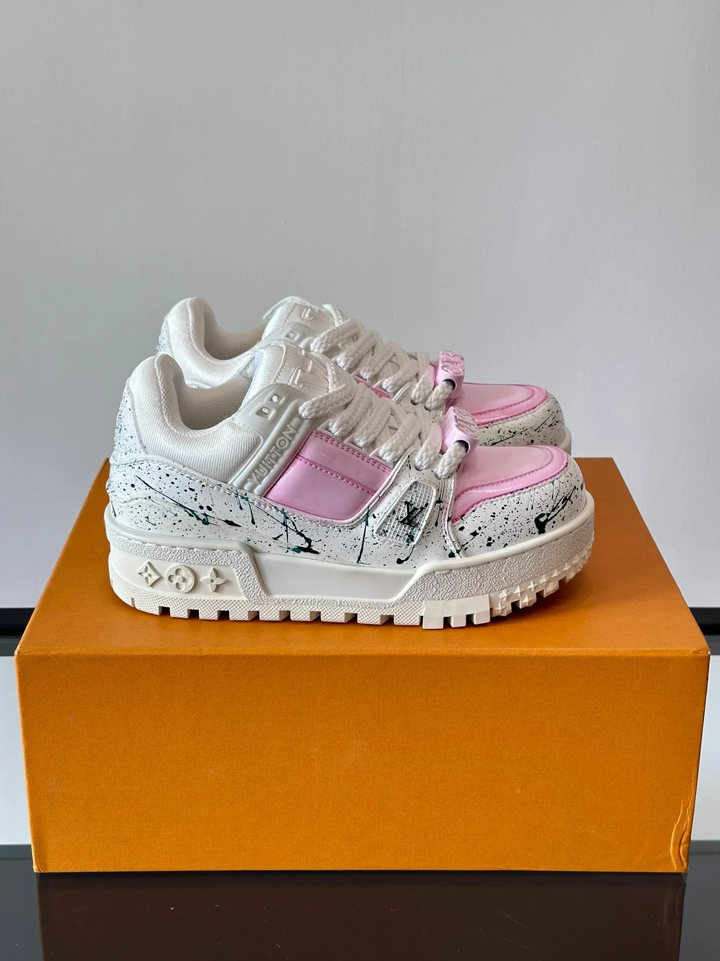 Louis Vuitton Men White Pink Leather Sneakers product view 1