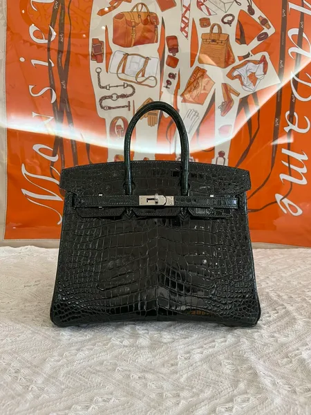 Hermès Birkin 25 cm Emerald Green Crocodile Leather Silver Hardware Bag product photo