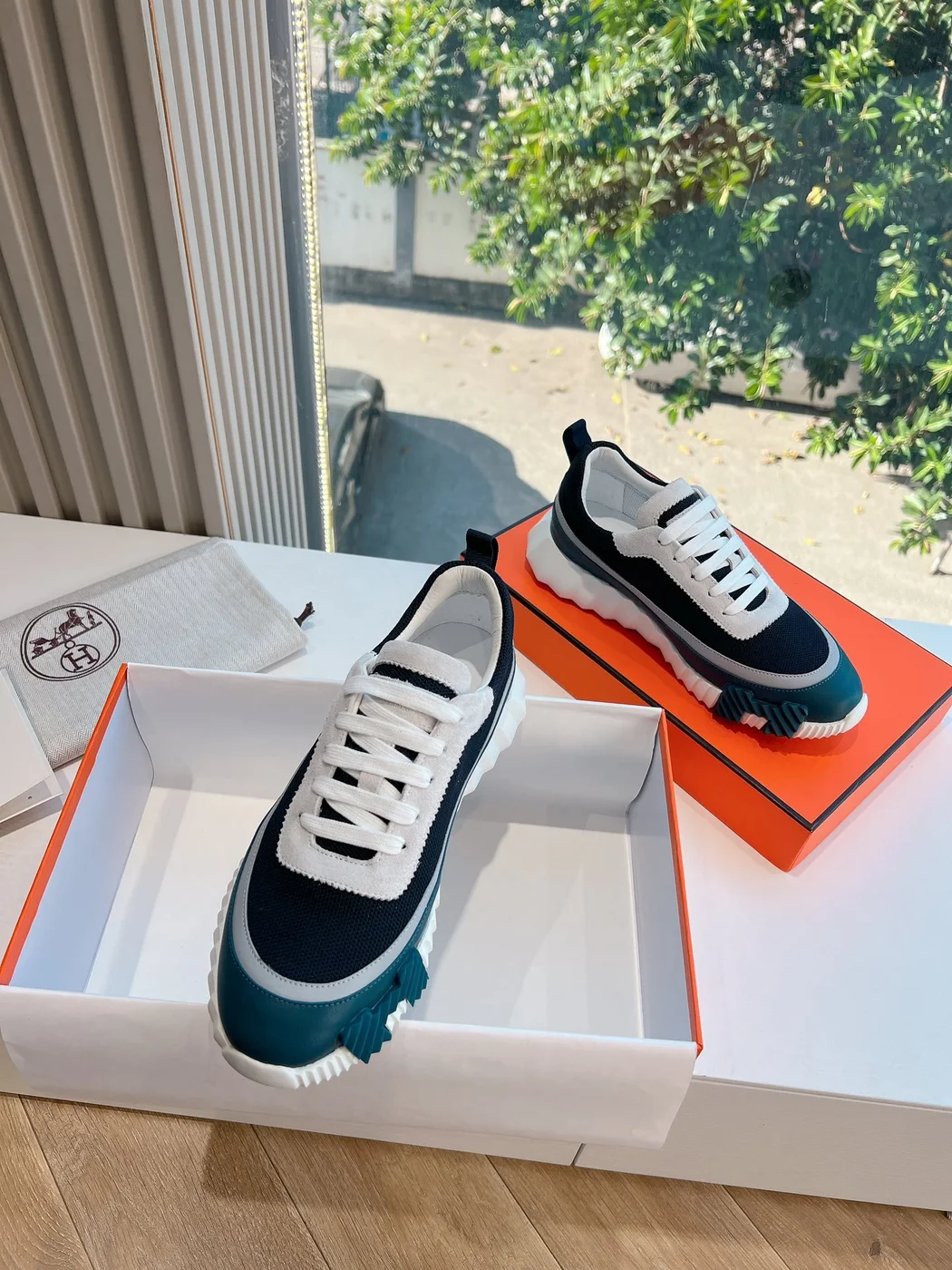 Hermès Women Navy Blue White Mesh Sneakers product view 4