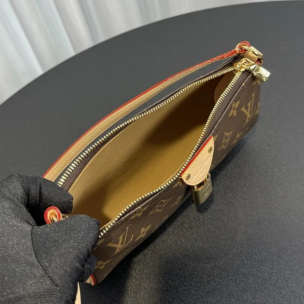 Louis Vuitton Pochette Tirette bag in Monogram Canvas product view 6