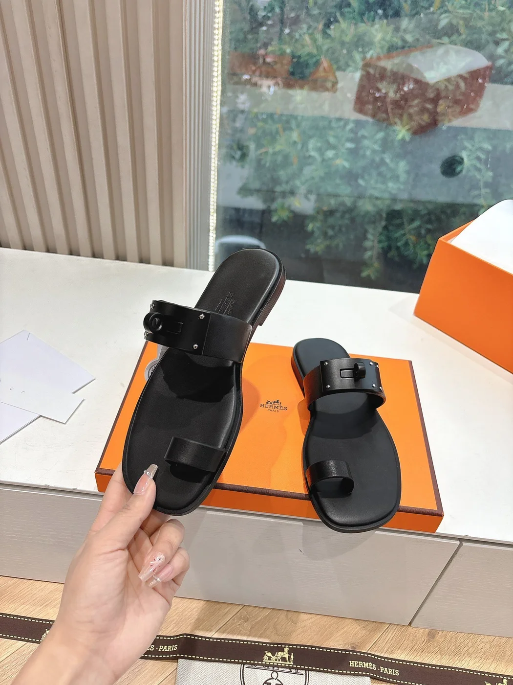 Hermès Women Black Leather Toe Loop Mules product view 6