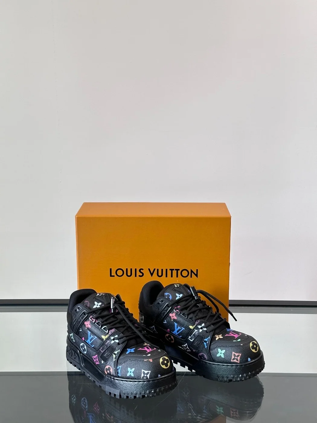 Louis Vuitton Men Black Leather Multicolor Logo Sneakers product view 5