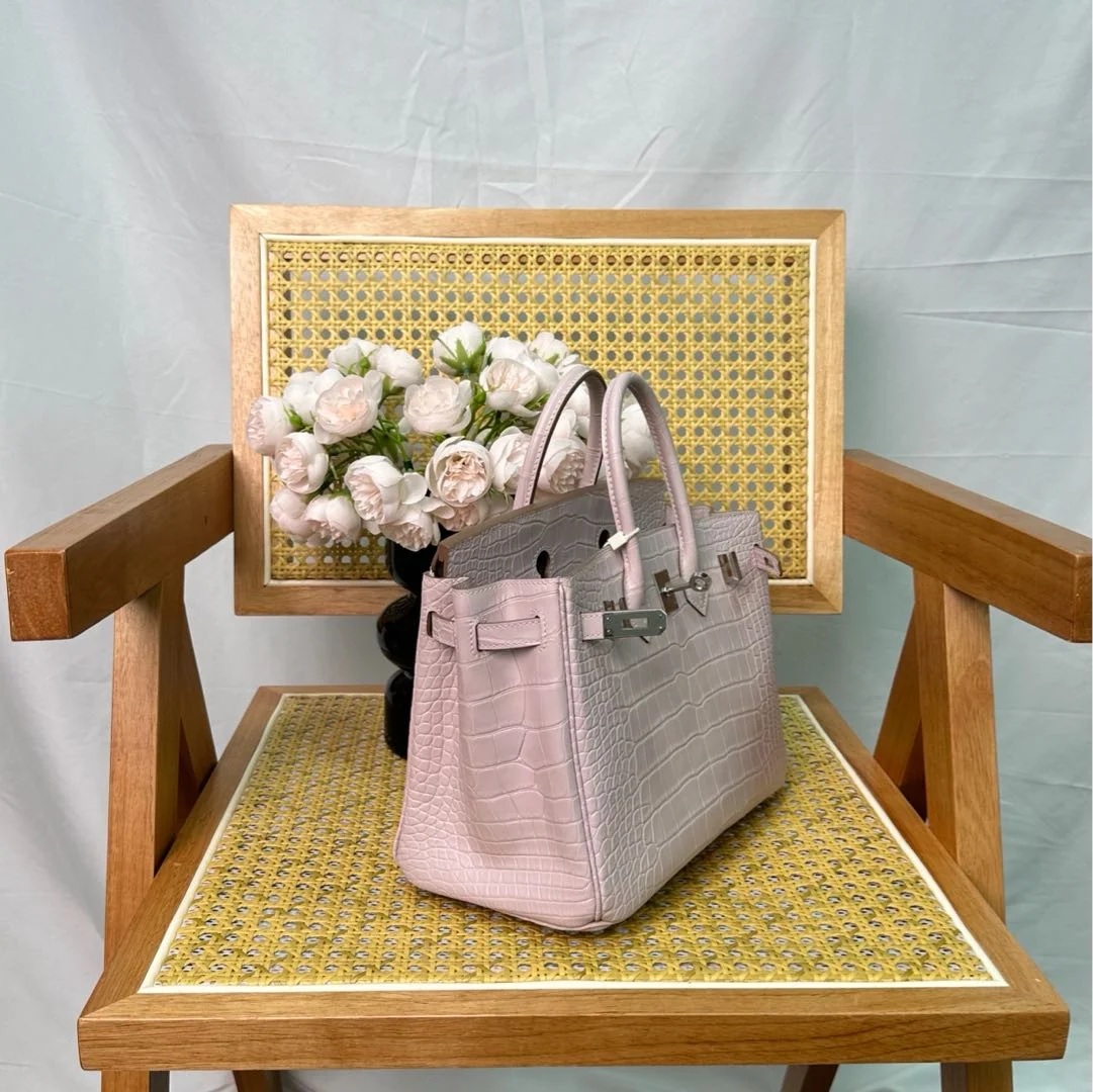 Hermès Birkin 25 cm Sakura Pink Crocodile Leather Gold Hardware Bag product view 3