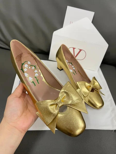 Valentino Women Gold Leather Bow Detail Pumps product photo