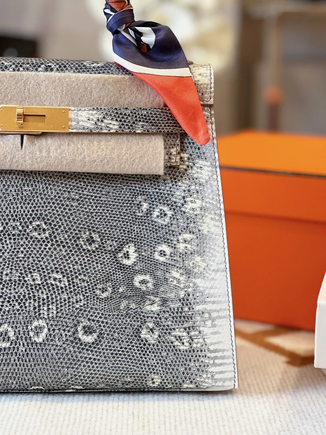 Hermès Kelly 28 Lizard Leather Bag product view 6