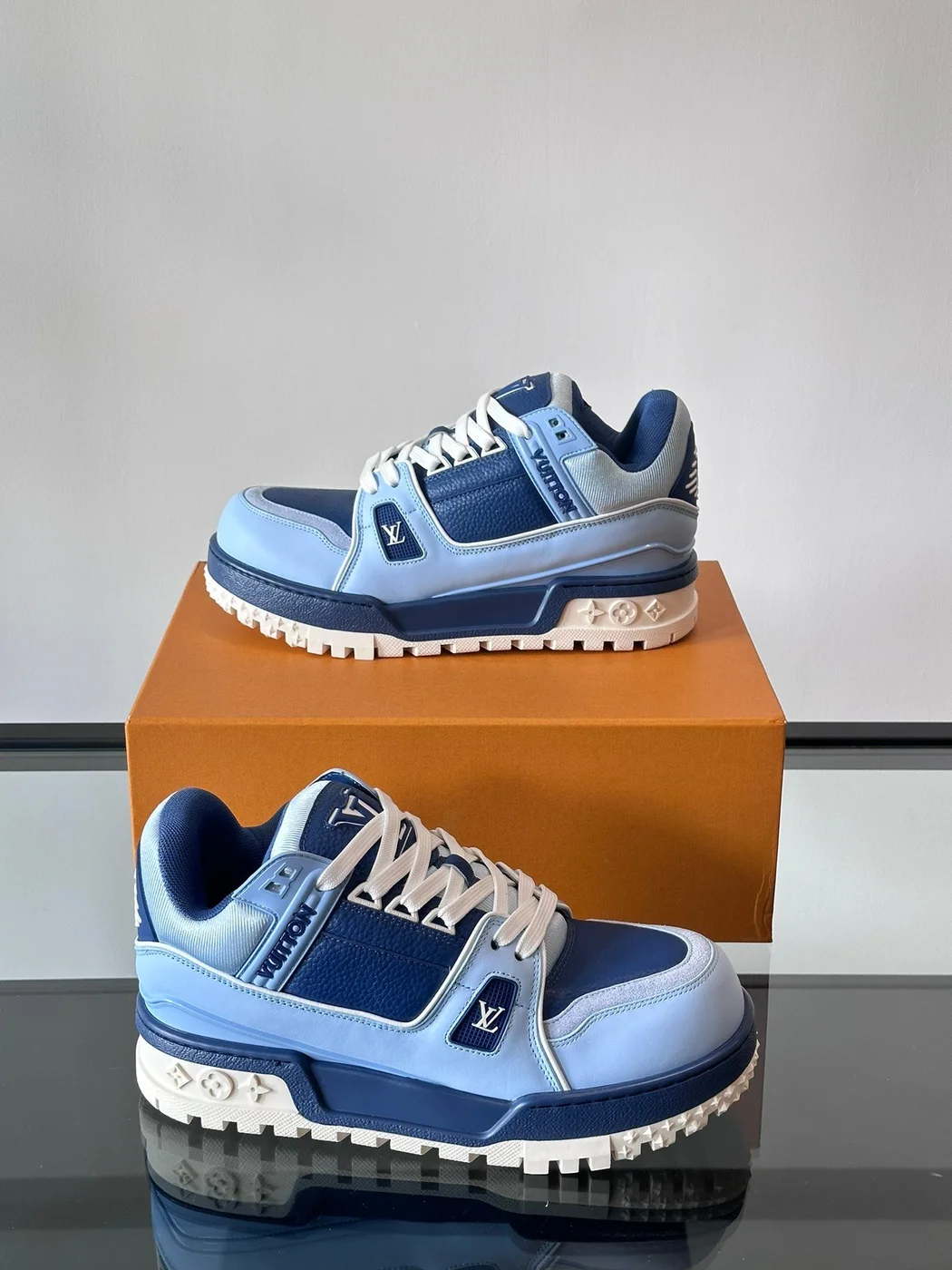 Louis Vuitton Men Light Blue Leather Sneakers product view 4