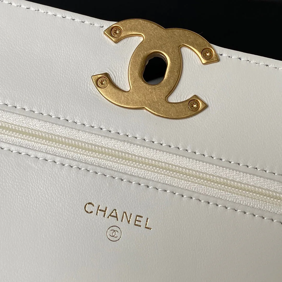 Chanel 19 Woc 19 cm White Lambskin Gold Bag product view 7