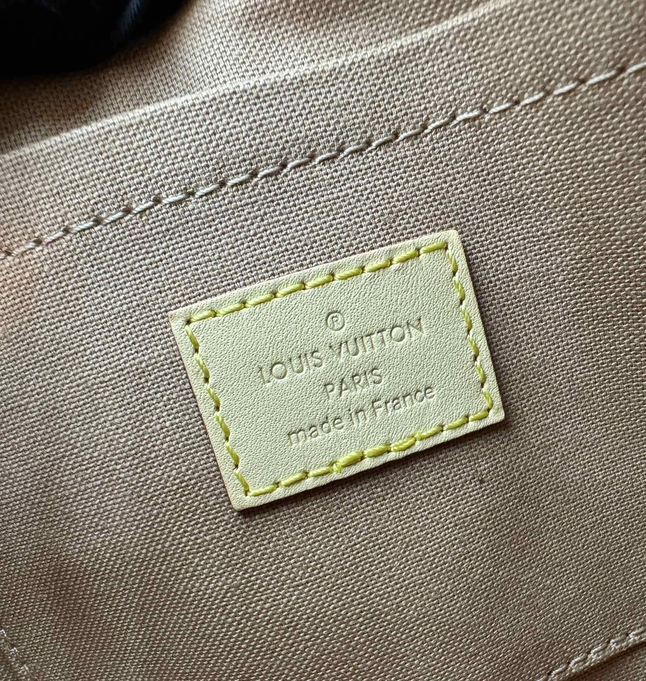 Louis Vuitton Speedy Bandoulière 20 handbag (M24474) product view 7